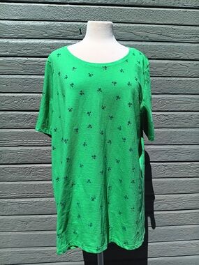 Lane Bryant Green Short Sleeve Tee With Grean And Gold Shamrock Print